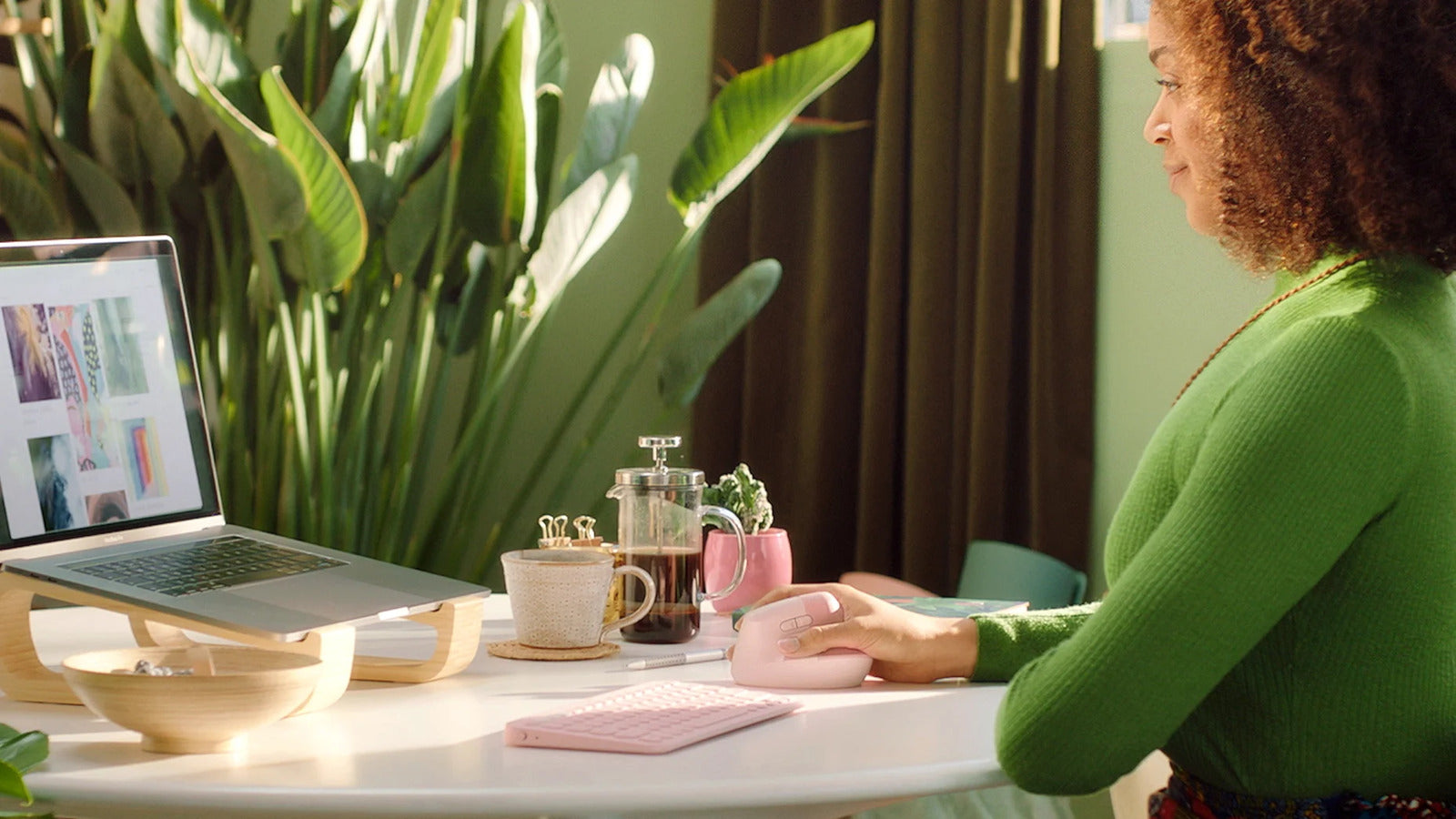 Logitech Lift Vertical Ergonomic Mouse Rose