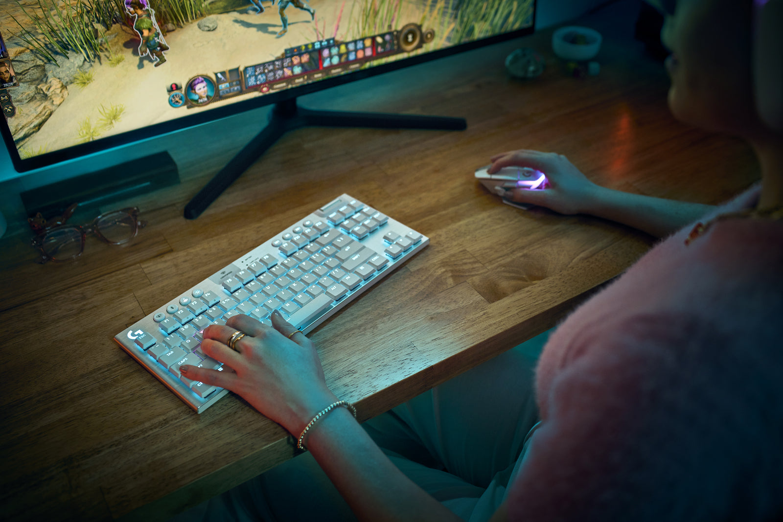 Logitech G915X TKL Wireless Mechanical Gaming Keyboard (Tactile White) (PC)
